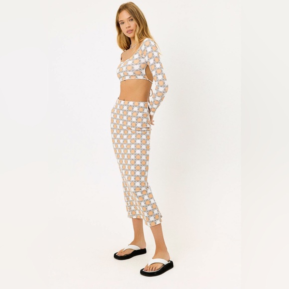 Frankie’s Bikinis Opal Terry Midi Skirt in Nude Daisy - Picture 2 of 5